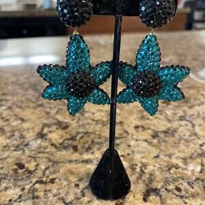 Earrings - green - blackjet crystal  clip vintage 3 1/2” drop